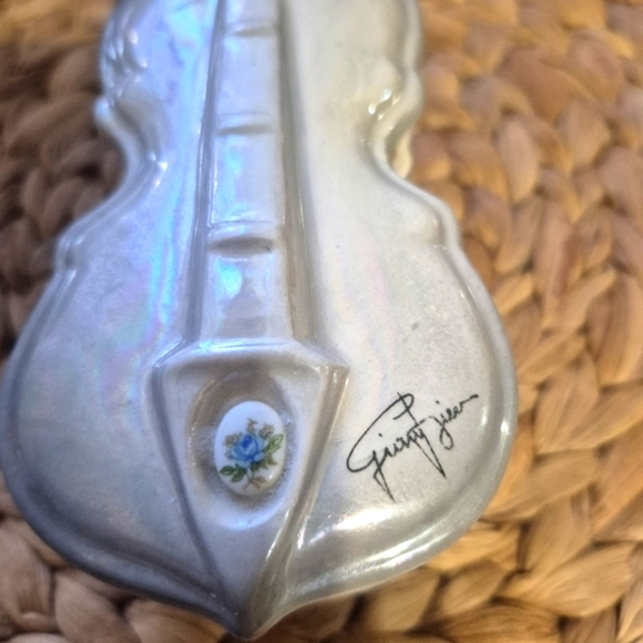 Vintage Italian Elegant White and Gold ChelloTrinket Box - Picture 3 of 8